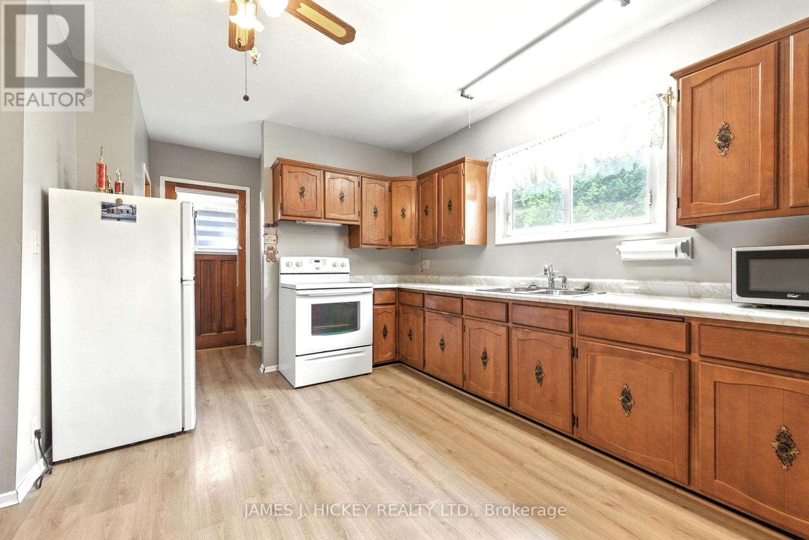 69 Main Street, Laurentian Hills, Ontario  K0J 1J0 - Photo 2 - X12286945