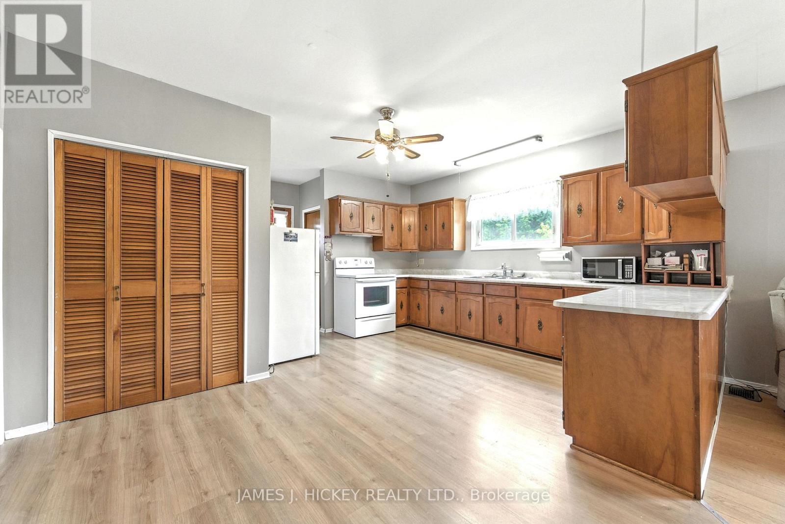 69 Main Street, Laurentian Hills, Ontario  K0J 1J0 - Photo 4 - X12286945