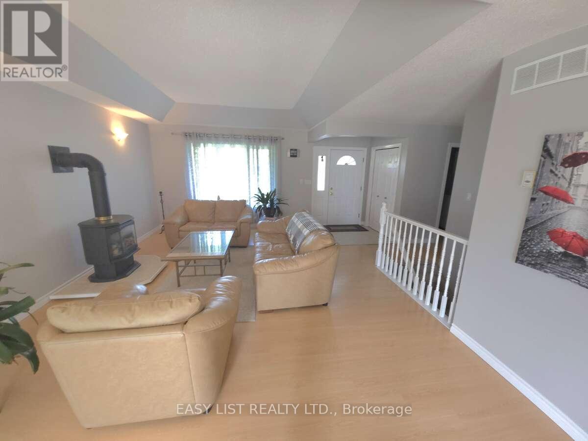 4335 Bluepoint Drive, Plympton-Wyoming, Ontario  N0N 1J6 - Photo 12 - X12286959