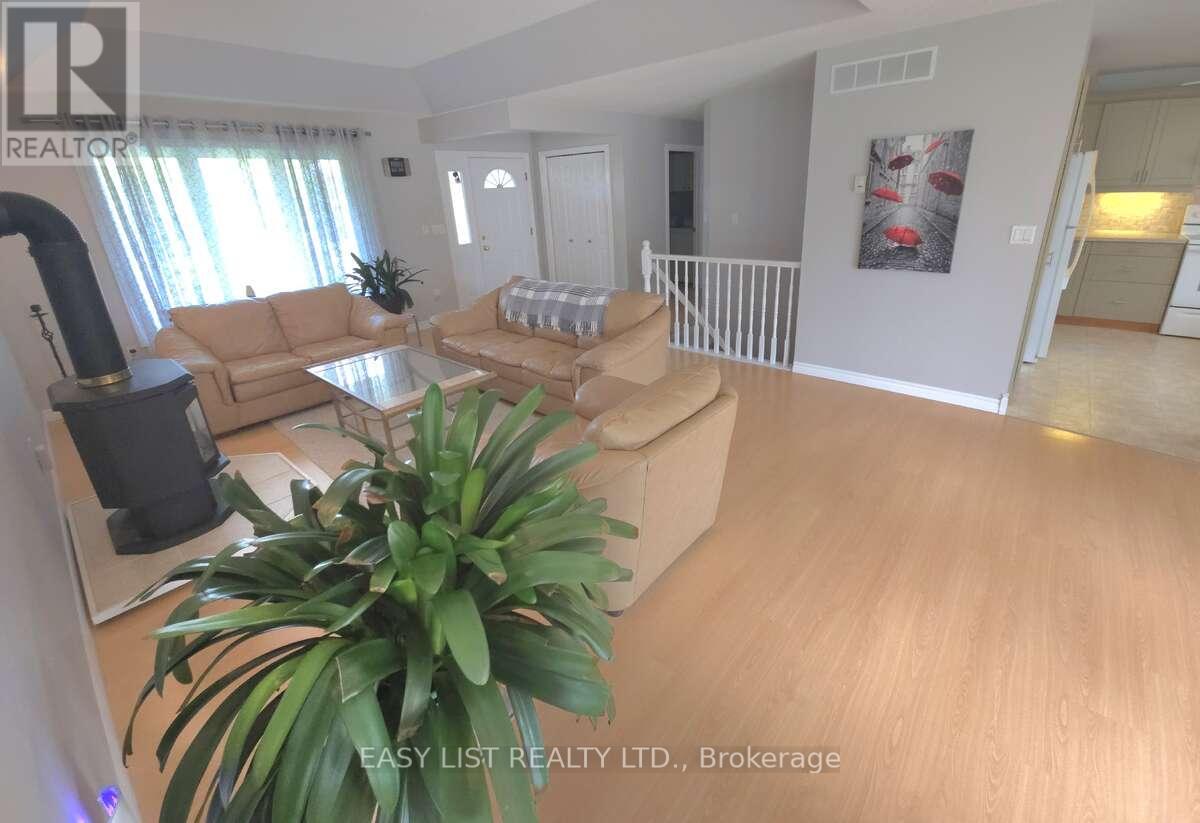 4335 Bluepoint Drive, Plympton-Wyoming, Ontario  N0N 1J6 - Photo 13 - X12286959