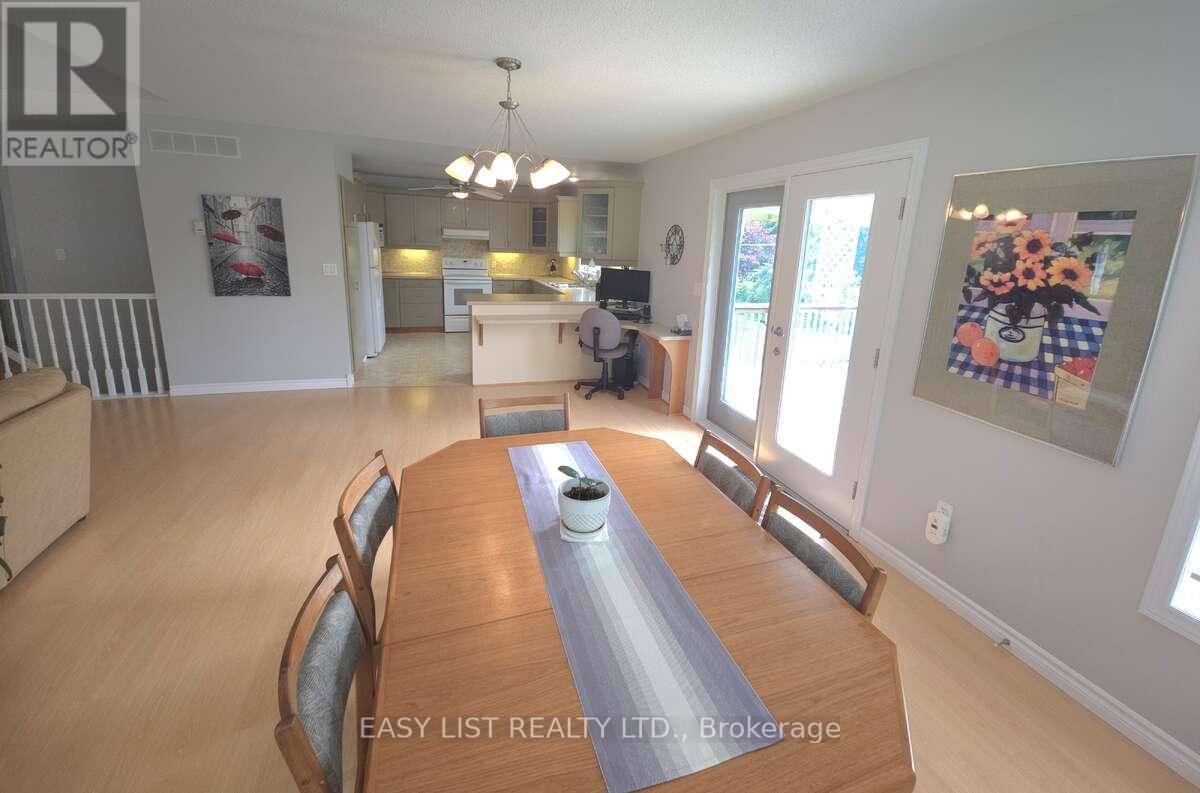 4335 Bluepoint Drive, Plympton-Wyoming, Ontario  N0N 1J6 - Photo 14 - X12286959