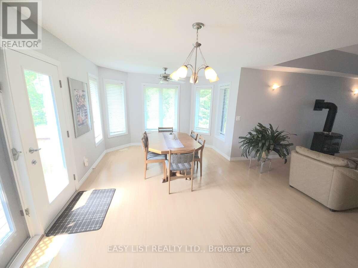 4335 Bluepoint Drive, Plympton-Wyoming, Ontario  N0N 1J6 - Photo 15 - X12286959