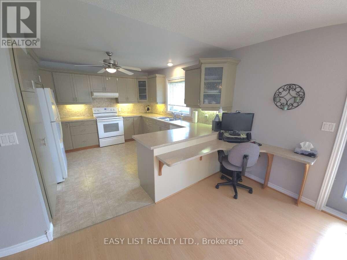 4335 Bluepoint Drive, Plympton-Wyoming, Ontario  N0N 1J6 - Photo 17 - X12286959