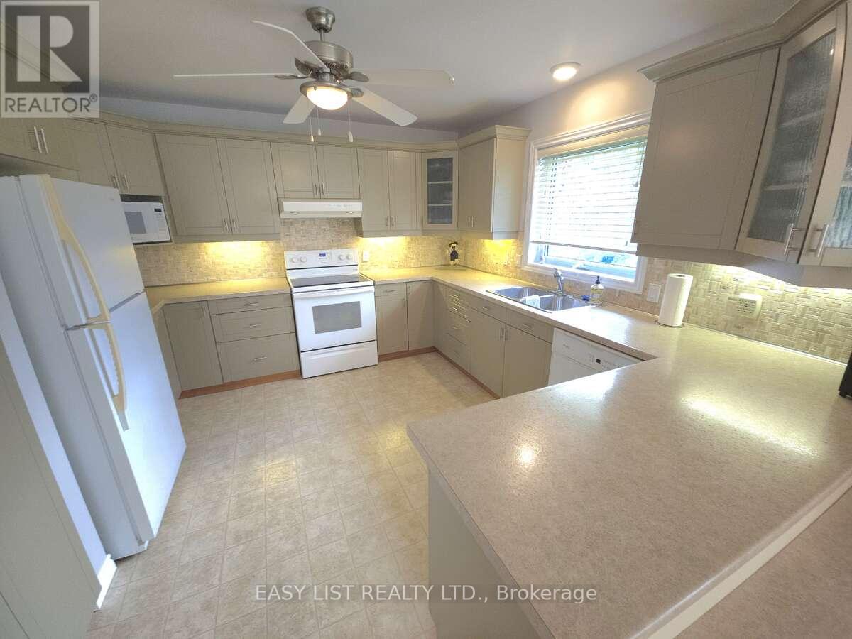 4335 Bluepoint Drive, Plympton-Wyoming, Ontario  N0N 1J6 - Photo 18 - X12286959