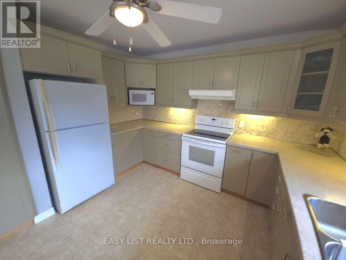 4335 Bluepoint Drive, Plympton-Wyoming, Ontario  N0N 1J6 - Photo 19 - X12286959