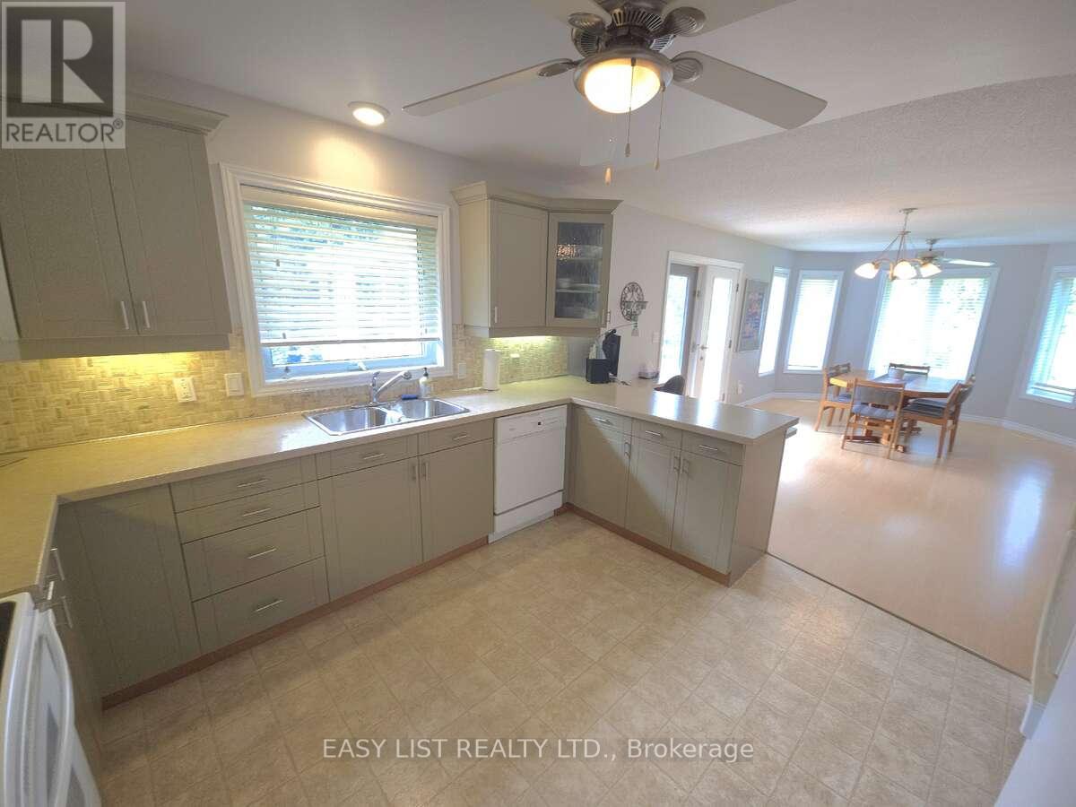 4335 Bluepoint Drive, Plympton-Wyoming, Ontario  N0N 1J6 - Photo 20 - X12286959