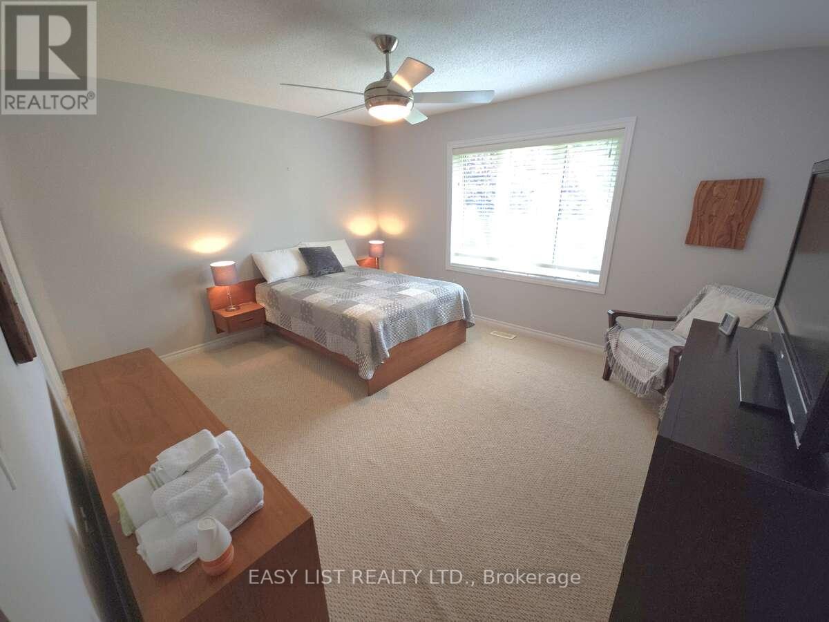 4335 Bluepoint Drive, Plympton-Wyoming, Ontario  N0N 1J6 - Photo 22 - X12286959