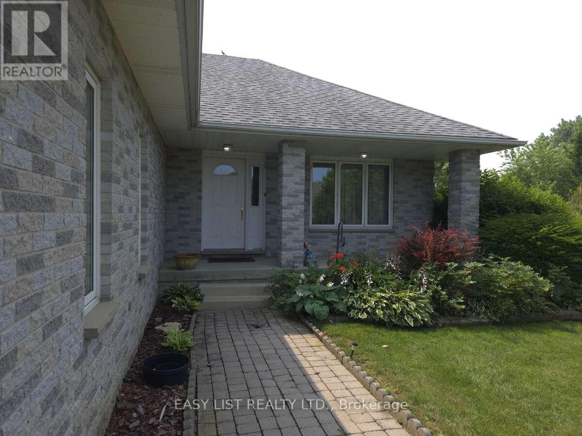 4335 Bluepoint Drive, Plympton-Wyoming, Ontario  N0N 1J6 - Photo 3 - X12286959