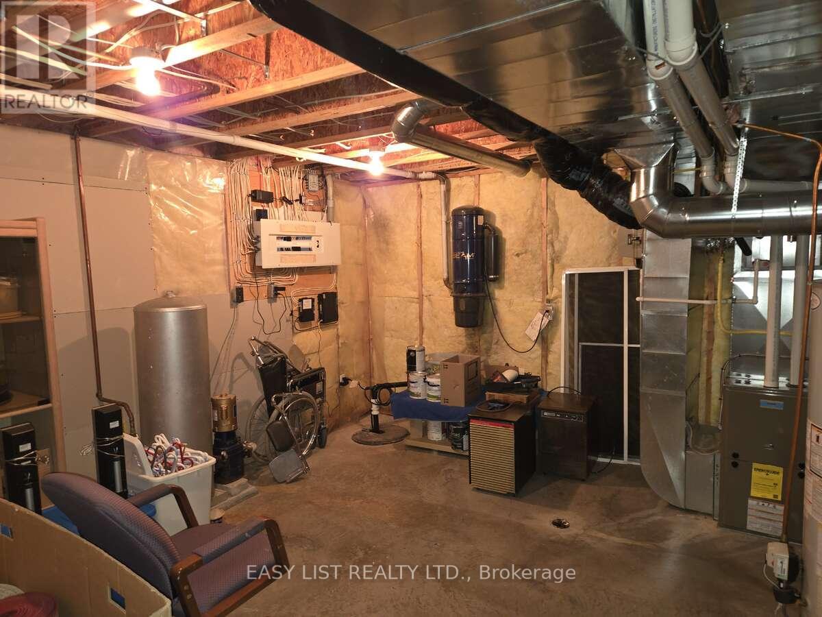 4335 Bluepoint Drive, Plympton-Wyoming, Ontario  N0N 1J6 - Photo 39 - X12286959