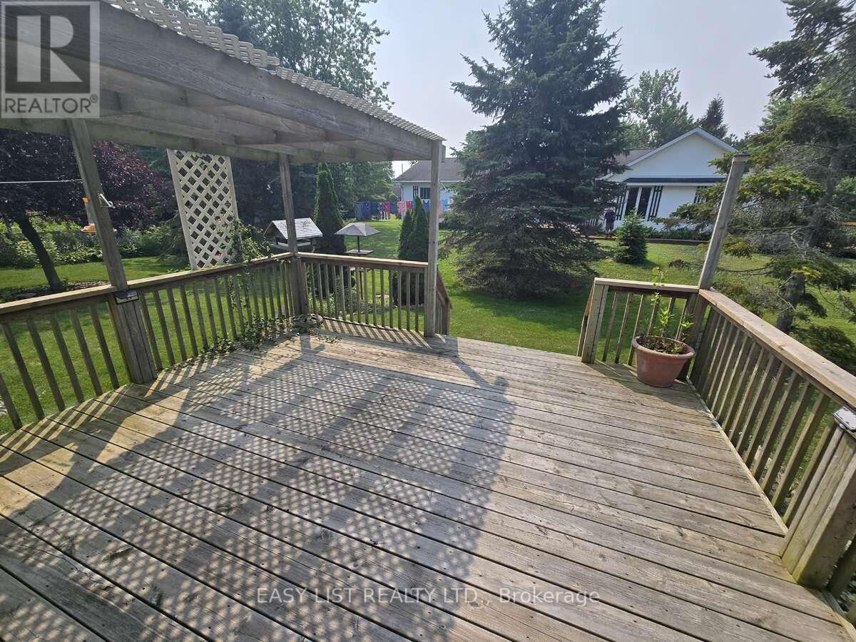 4335 Bluepoint Drive, Plympton-Wyoming, Ontario  N0N 1J6 - Photo 8 - X12286959