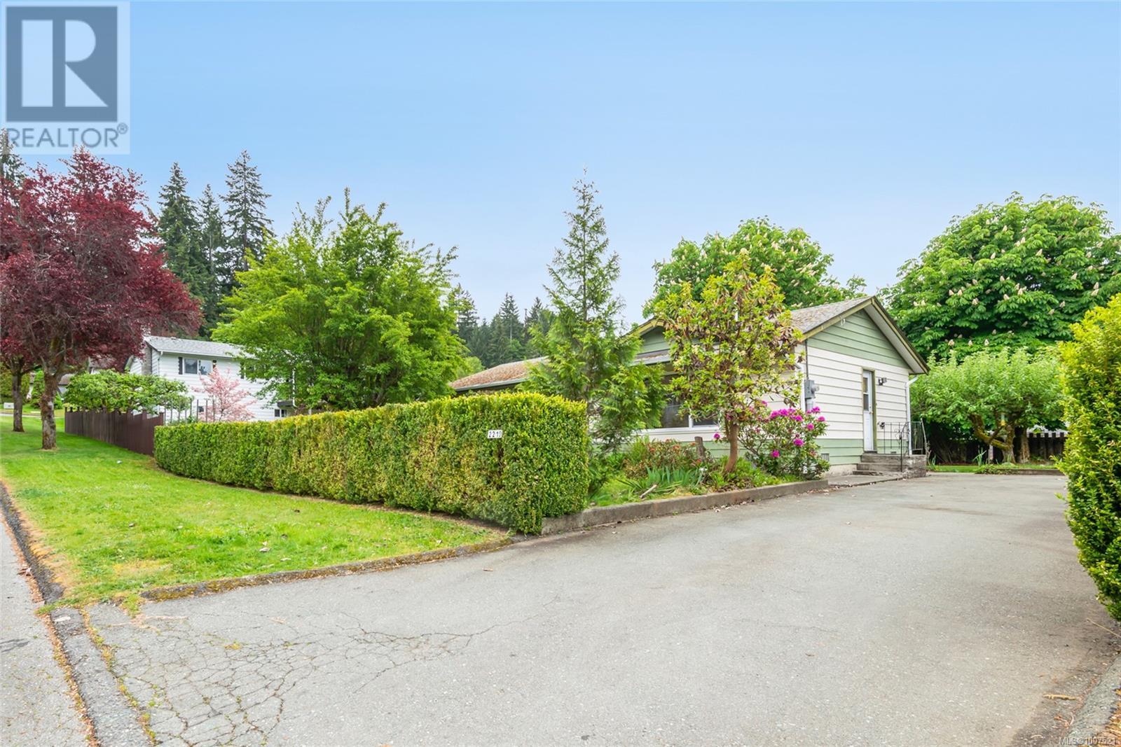 Property at 2210 Hamilton Dr image 3