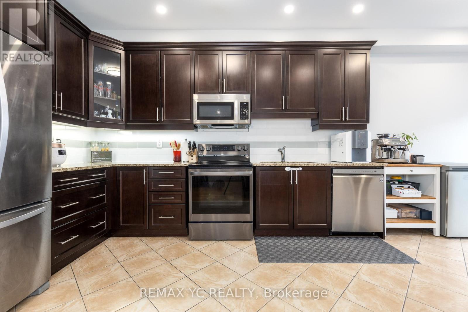 87 Chayna Crescent, Vaughan (Patterson), Ontario  L6A 0N1 - Photo 12 - N12287024