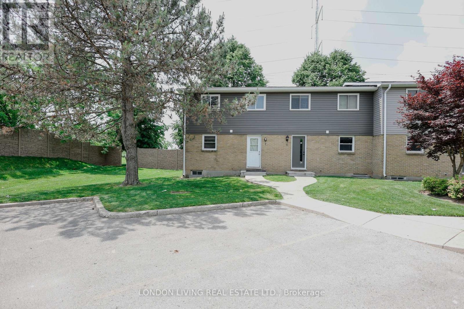 Property at 7 - 470 SECOND STREET image 2