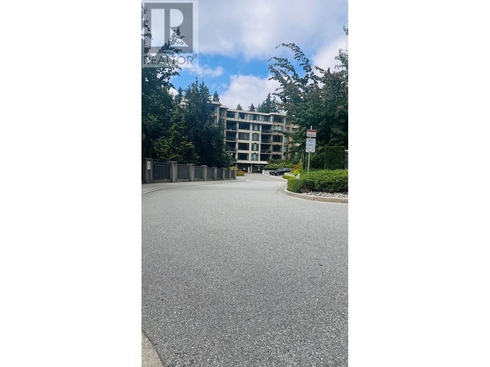 301 1415 Parkway Boulevard, Coquitlam, British Columbia  V3E 0C7 - Photo 10 - R3027204