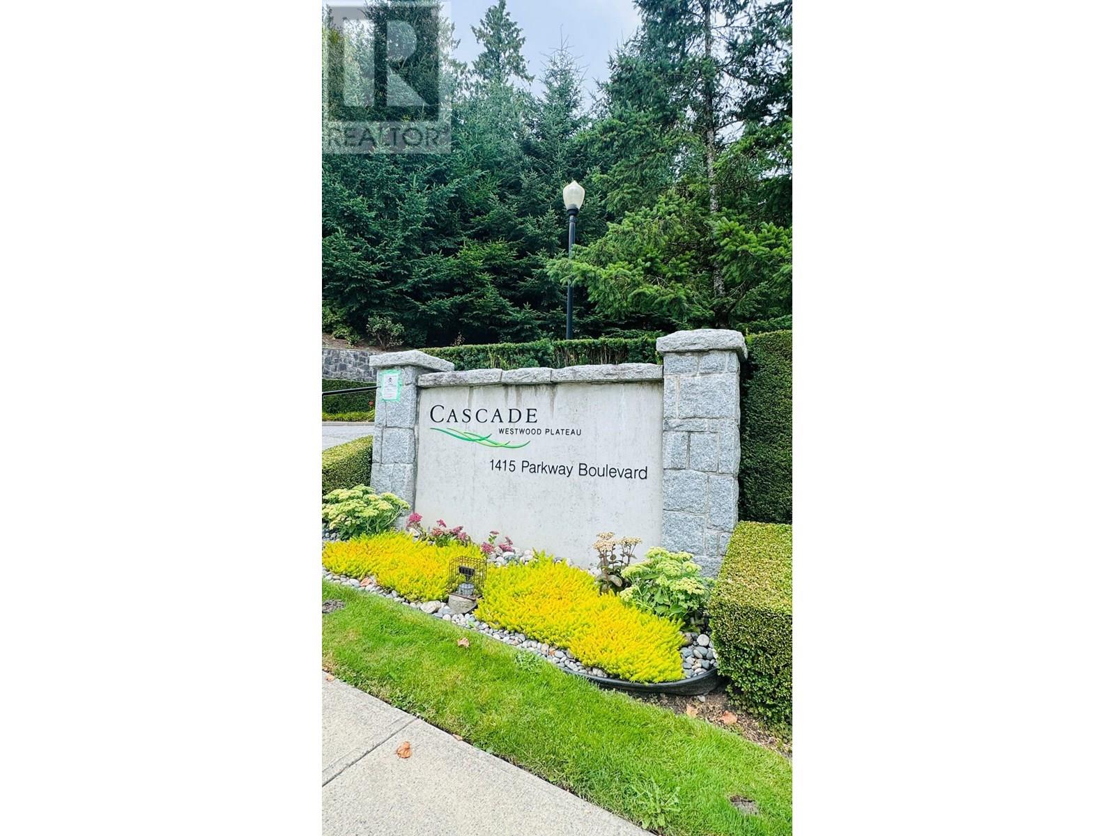 301 1415 Parkway Boulevard, Coquitlam, British Columbia  V3E 0C7 - Photo 2 - R3027204