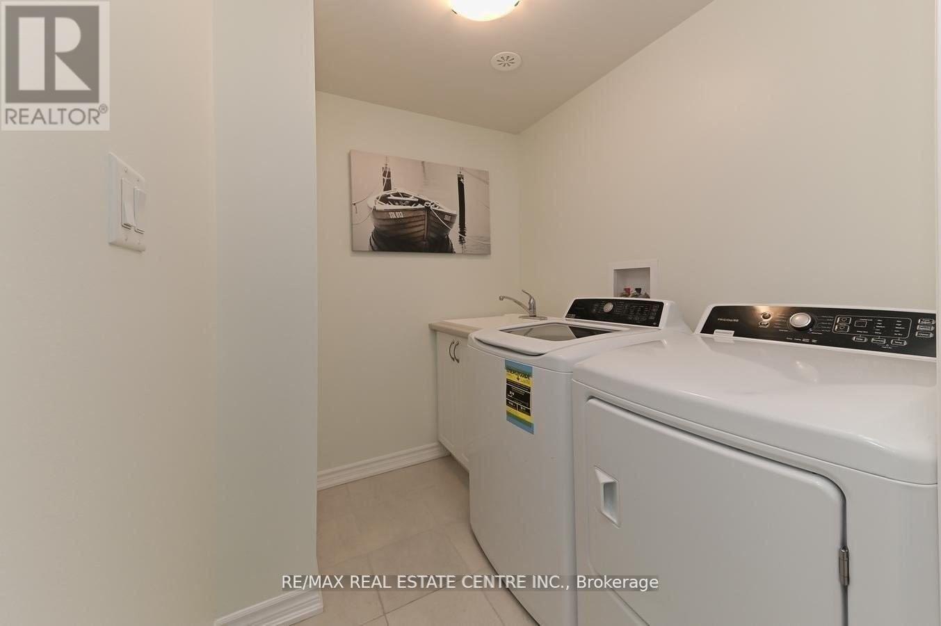 137 Borers Creek Circle, Hamilton, Ontario  L8B 1W3 - Photo 11 - X12287093