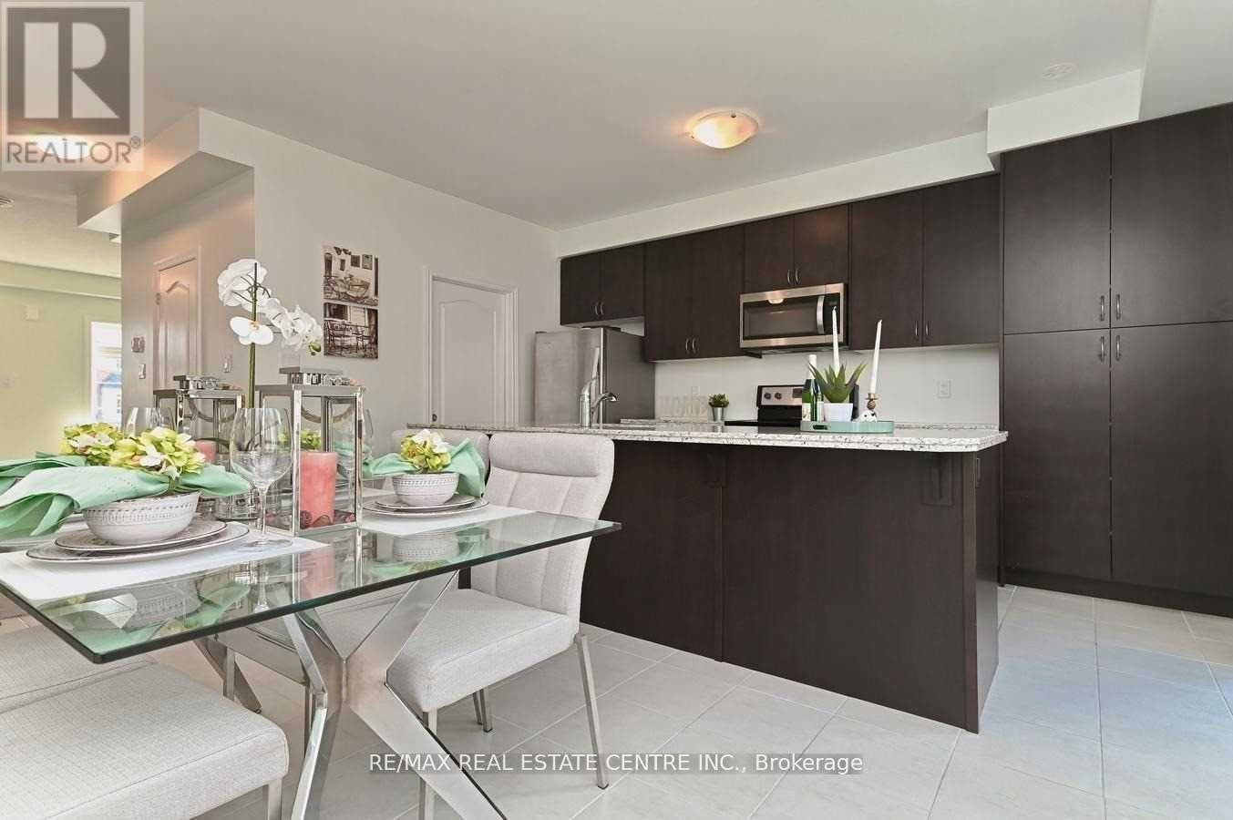 137 Borers Creek Circle, Hamilton, Ontario  L8B 1W3 - Photo 6 - X12287093