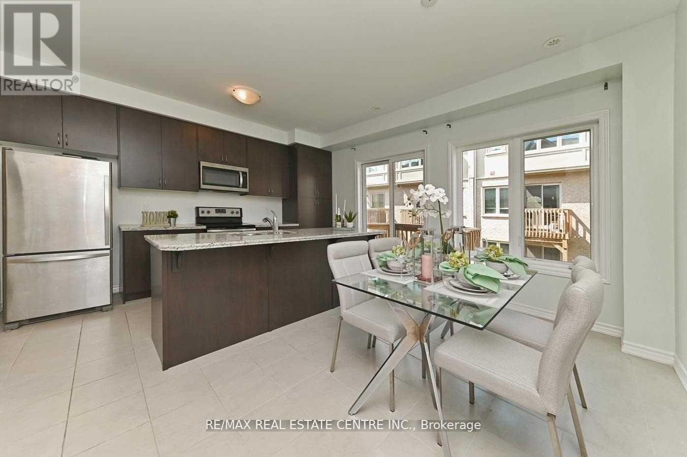 137 Borers Creek Circle, Hamilton, Ontario  L8B 1W3 - Photo 7 - X12287093