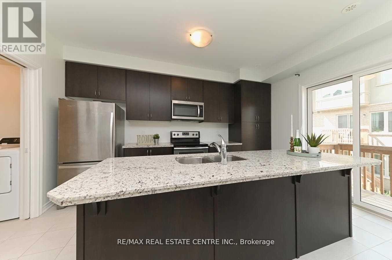 137 Borers Creek Circle, Hamilton, Ontario  L8B 1W3 - Photo 8 - X12287093