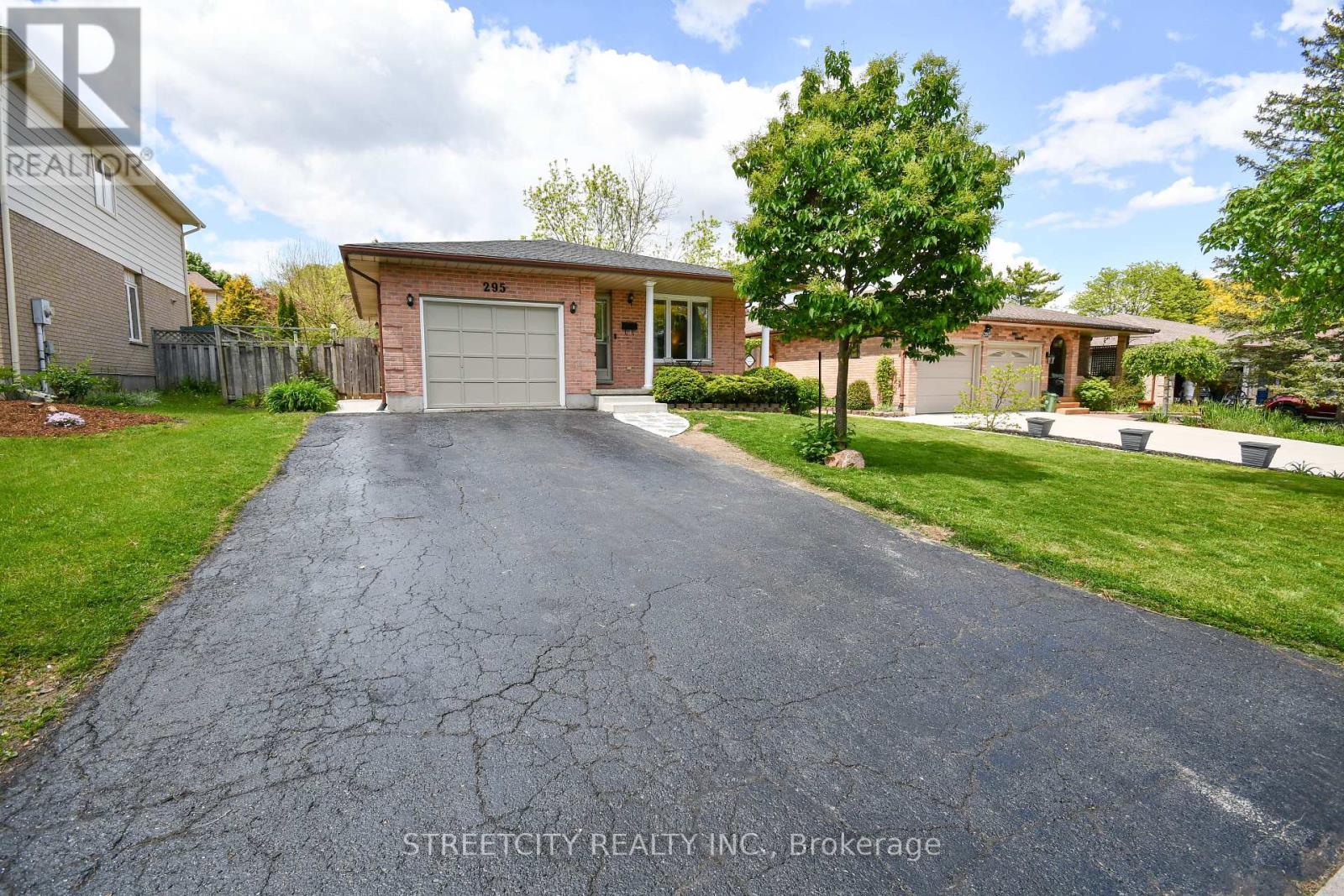 Property at 295 WALMER GROVE image 4