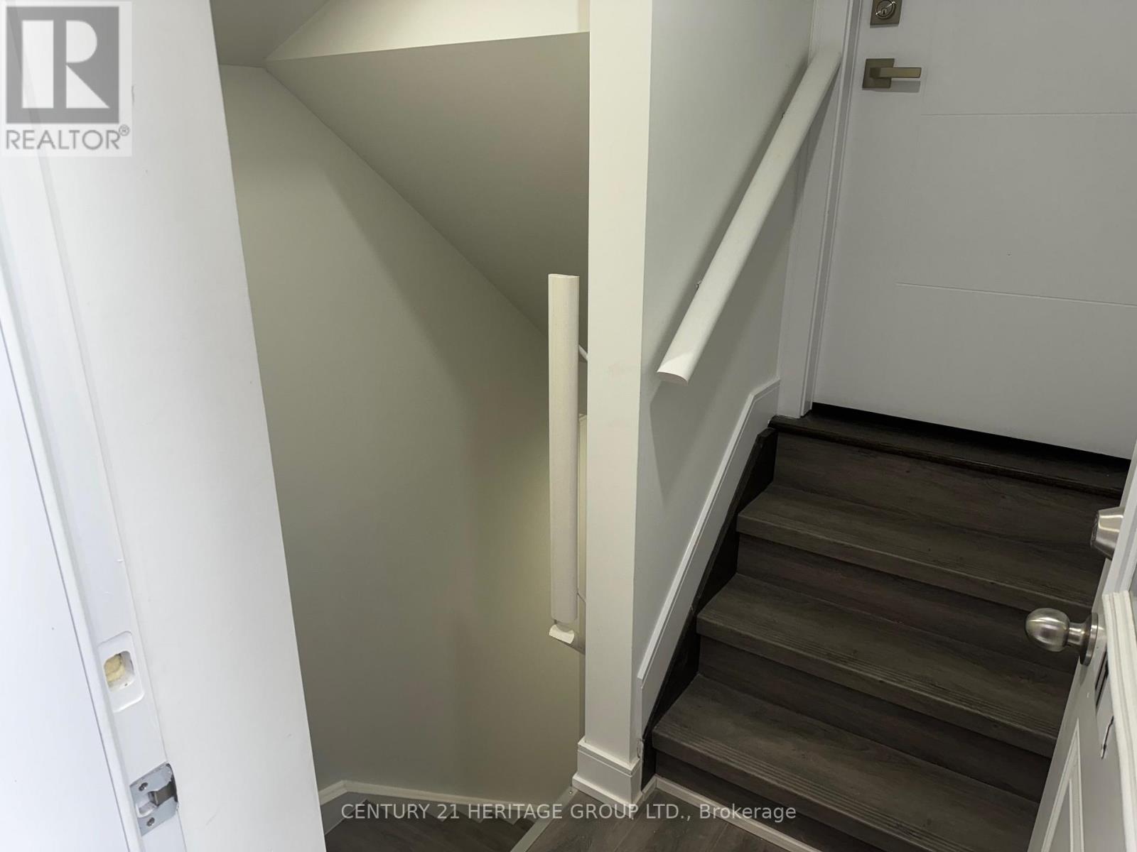 2 - 7 Larkfield Crescent, East Gwillimbury, Ontario  L9N 0P7 - Photo 2 - N12136470