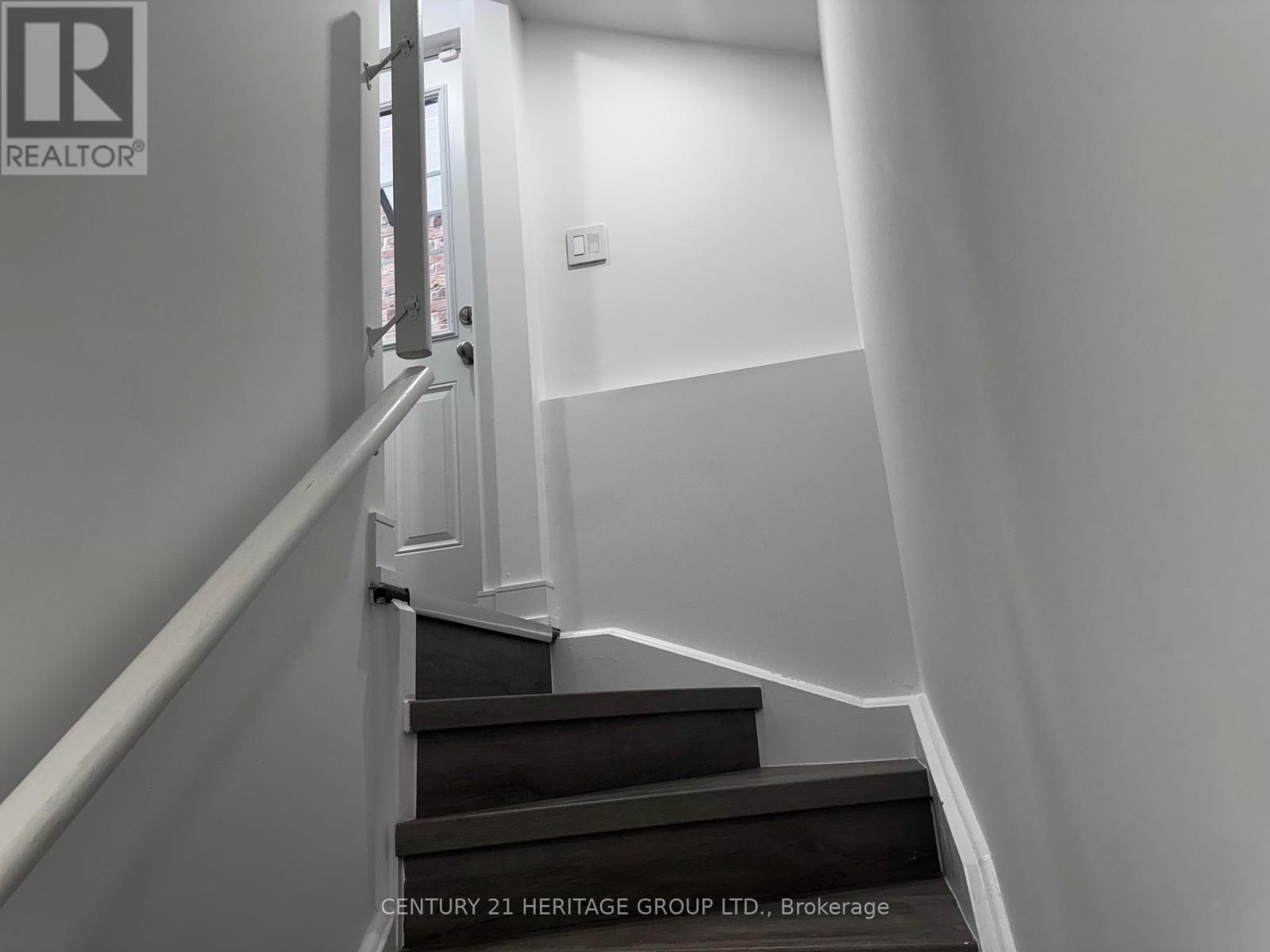 2 - 7 Larkfield Crescent, East Gwillimbury, Ontario  L9N 0P7 - Photo 3 - N12136470