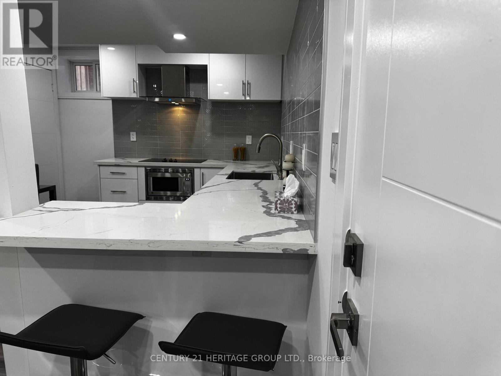 2 - 7 Larkfield Crescent, East Gwillimbury, Ontario  L9N 0P7 - Photo 8 - N12136470