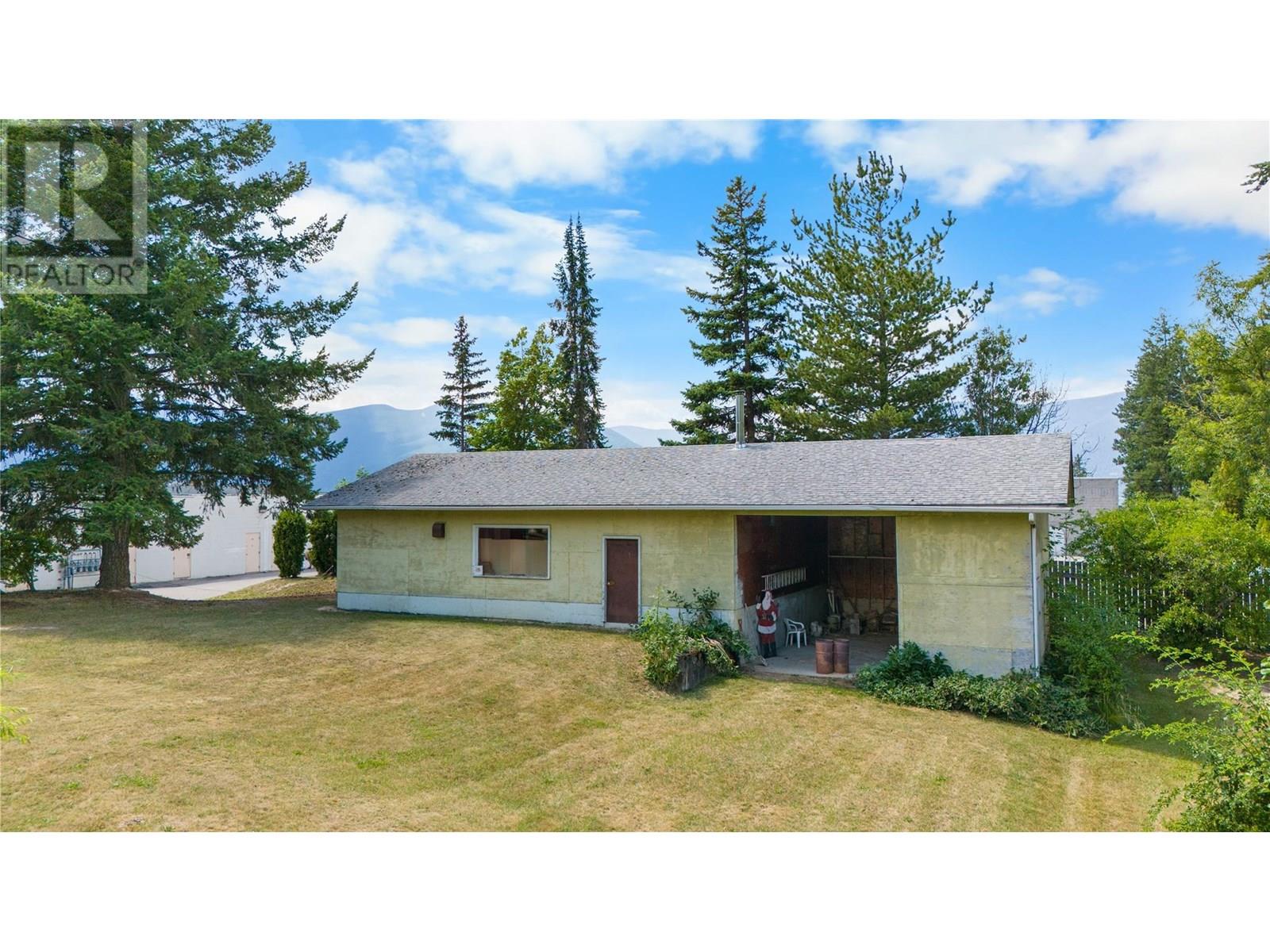 1031 7th  N Avenue, Creston, British Columbia  V0B 1G6 - Photo 3 - 10355832