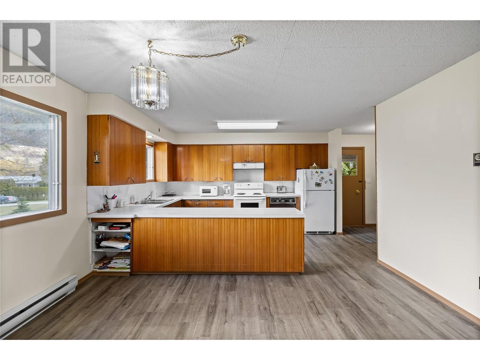 1031 7th  N Avenue, Creston, British Columbia  V0B 1G6 - Photo 5 - 10355832