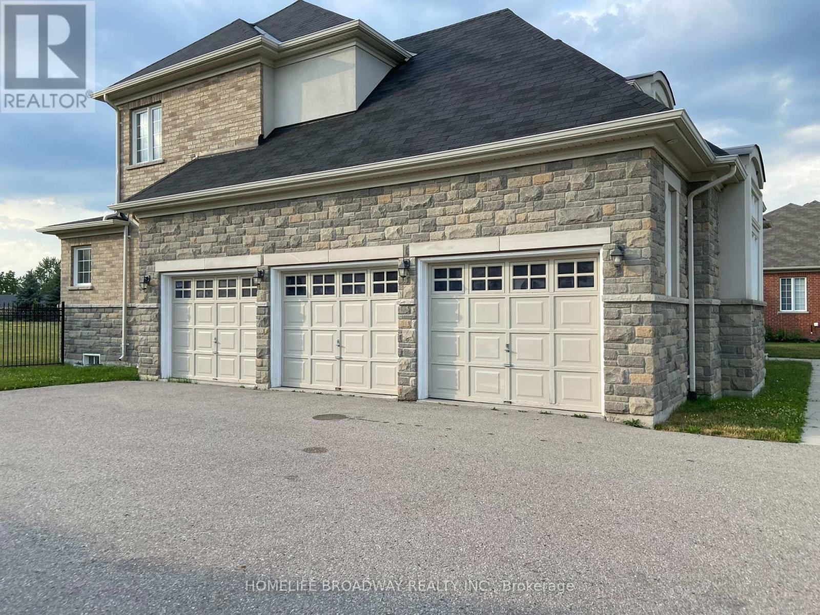Property at 8 WOLFORD COURT image 2