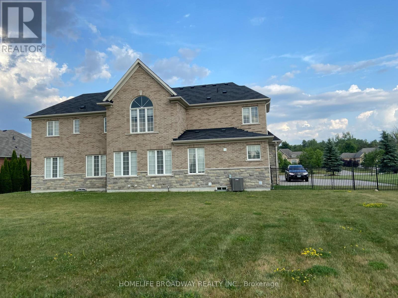 Property at 8 WOLFORD COURT image 3