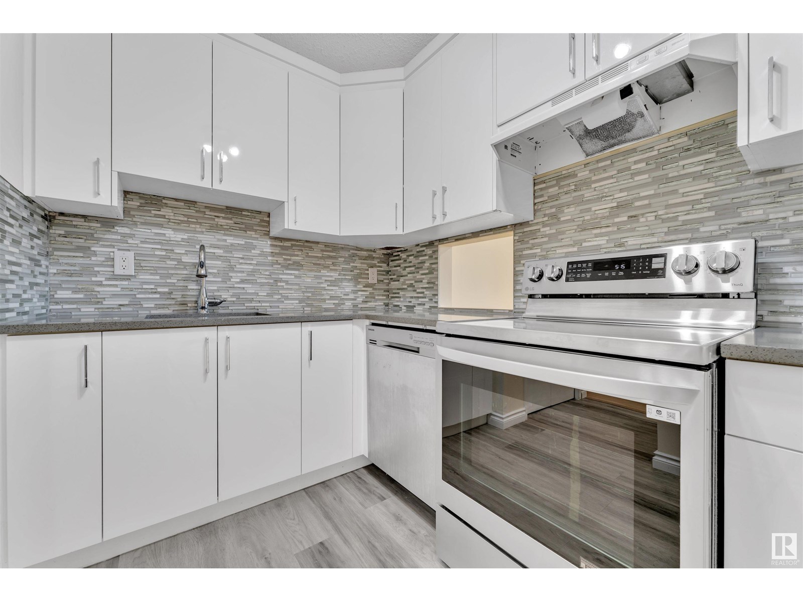 Property at #5 3855 76 ST NW image 1