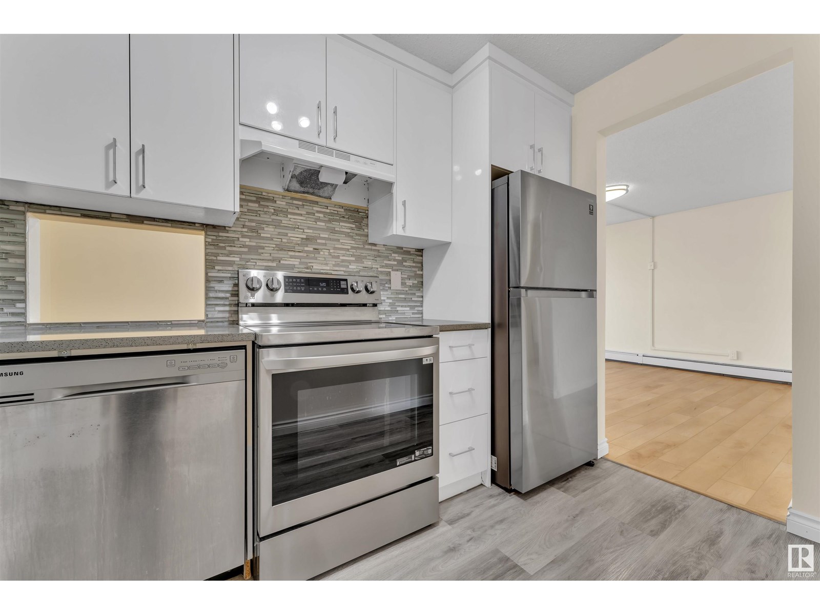 Property at #5 3855 76 ST NW image 4