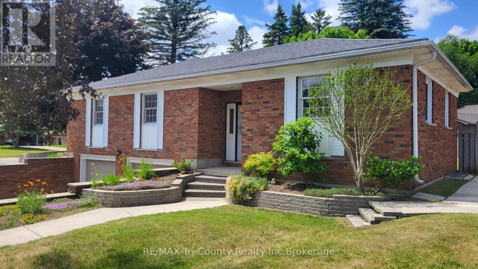 7 Glenridge Road, Tillsonburg, Ontario  N4G 4J6 - Photo 3 - X12287211