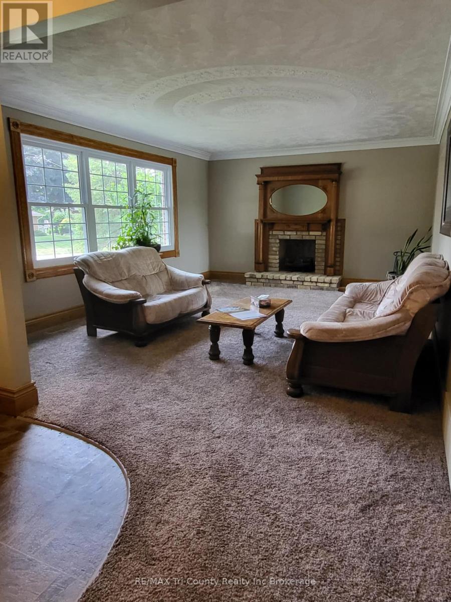 7 Glenridge Road, Tillsonburg, Ontario  N4G 4J6 - Photo 4 - X12287211