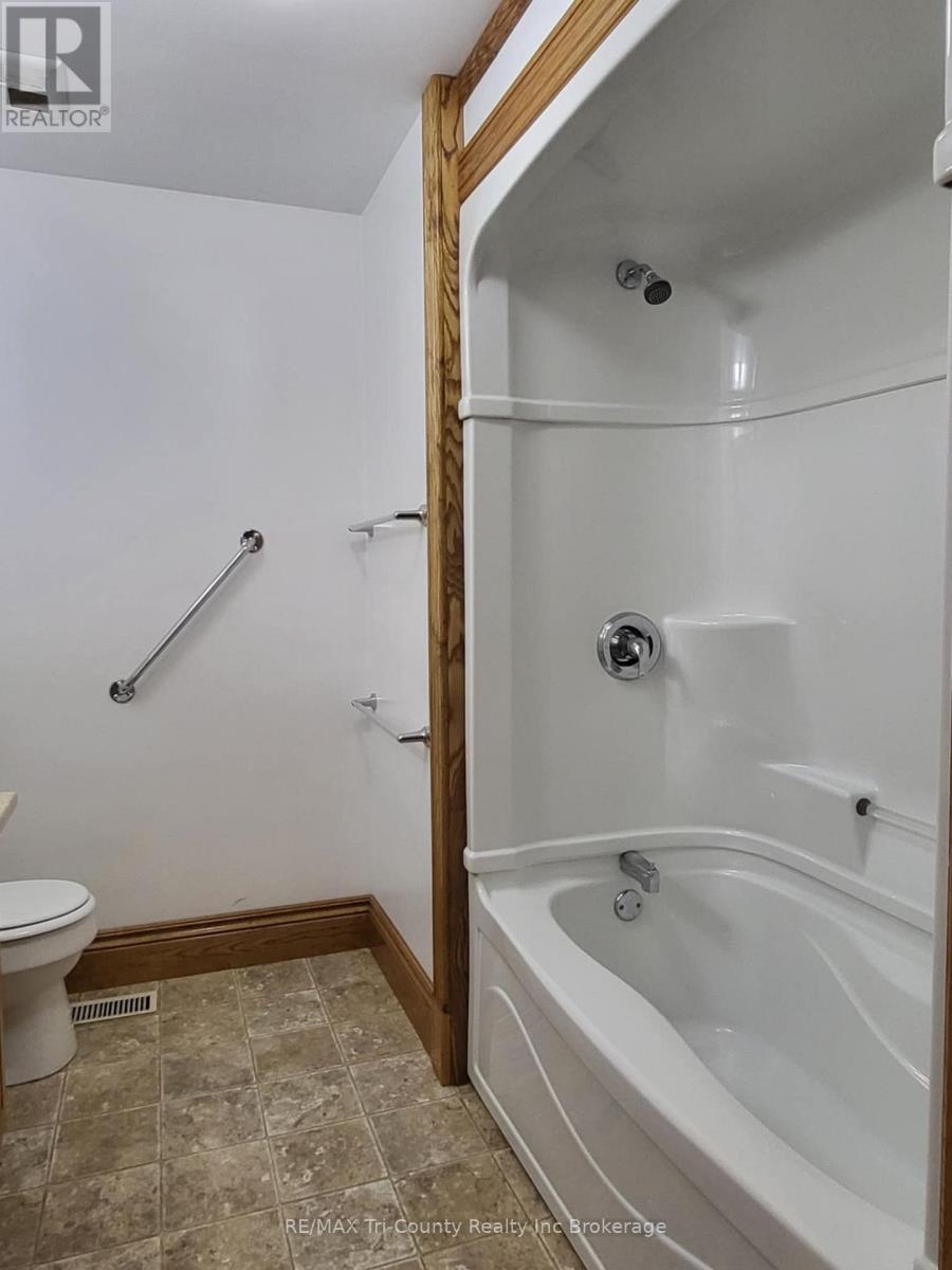7 Glenridge Road, Tillsonburg, Ontario  N4G 4J6 - Photo 8 - X12287211
