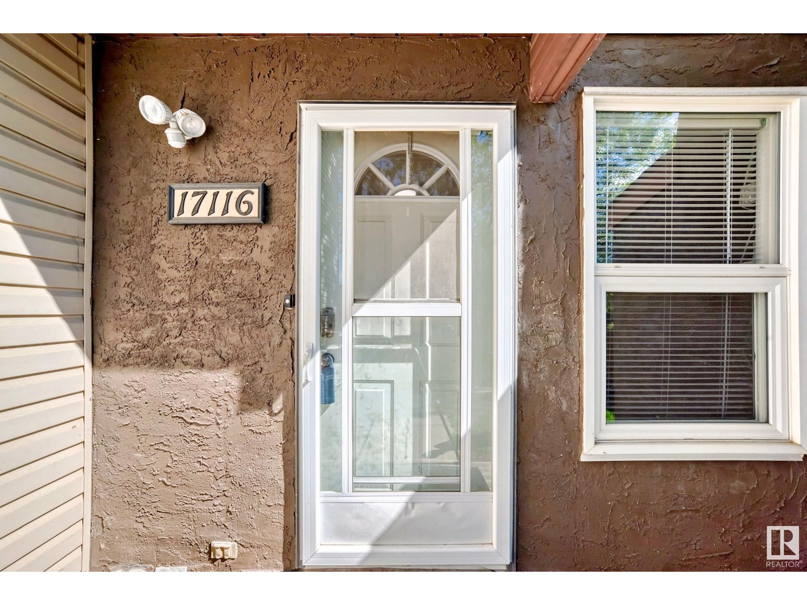 Property at 17116 108 ST NW image 3