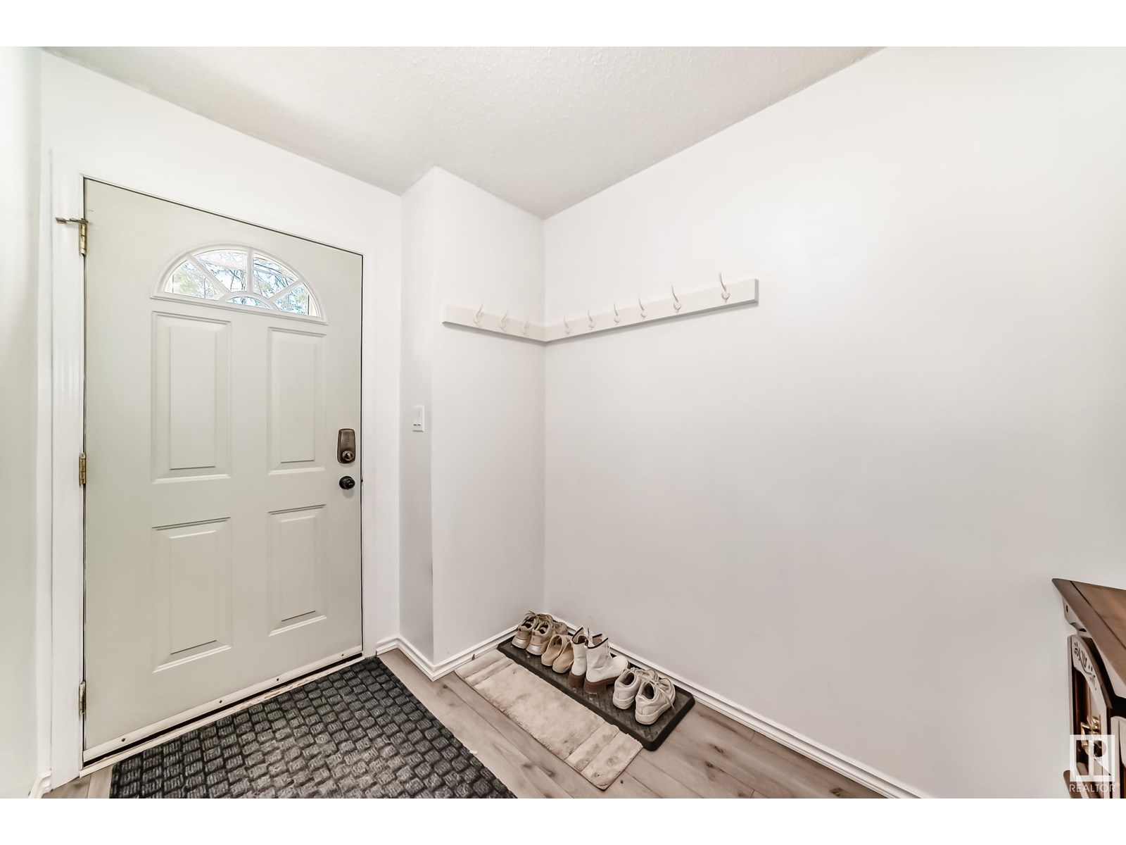Property at 17116 108 ST NW image 4
