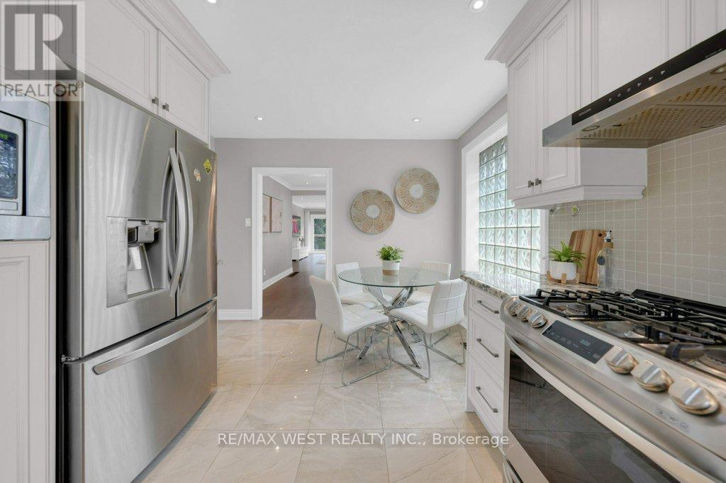 Property at 151 BRAHMS AVENUE image 5