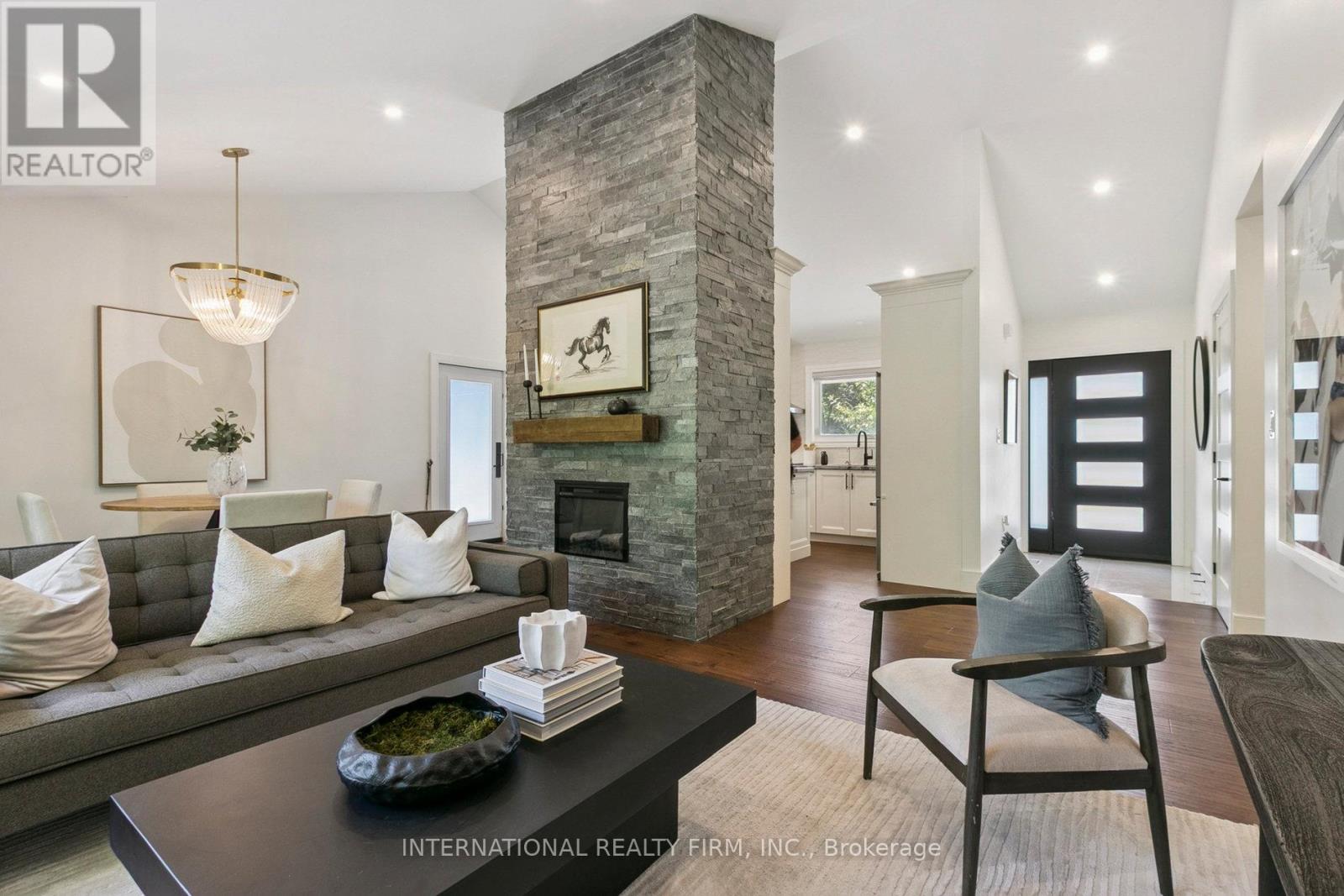 27 Treadgold Crescent, Toronto (Parkwoods-Donalda), Ontario  M3A 1X1 - Photo 4 - C12287229