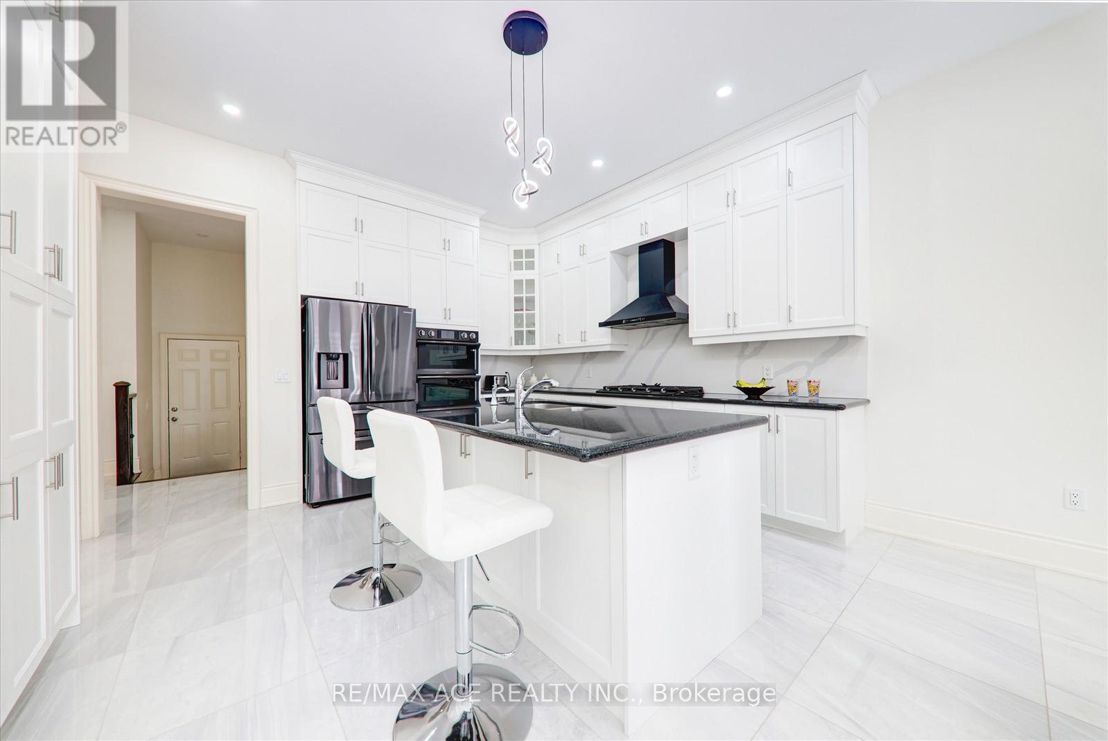 122 Steam Whistle Drive, Whitchurch-Stouffville, Ontario  L4A 4X5 - Photo 12 - N12287222
