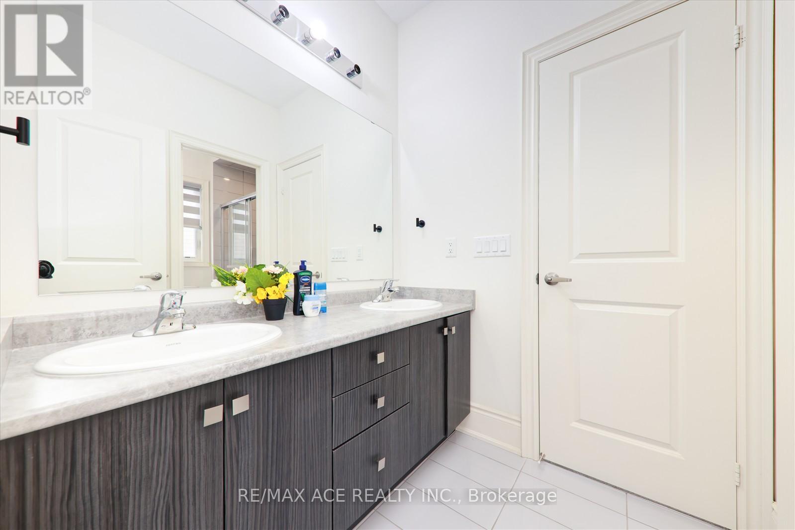 122 Steam Whistle Drive, Whitchurch-Stouffville, Ontario  L4A 4X5 - Photo 32 - N12287222