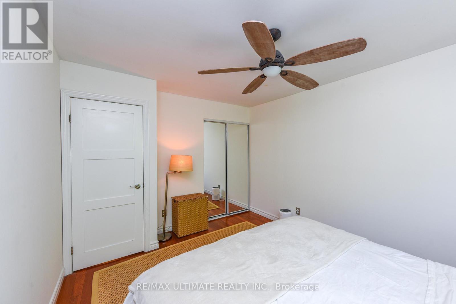 89 Mccraney Street W, Oakville, Ontario  L6H 1H5 - Photo 11 - W12286907