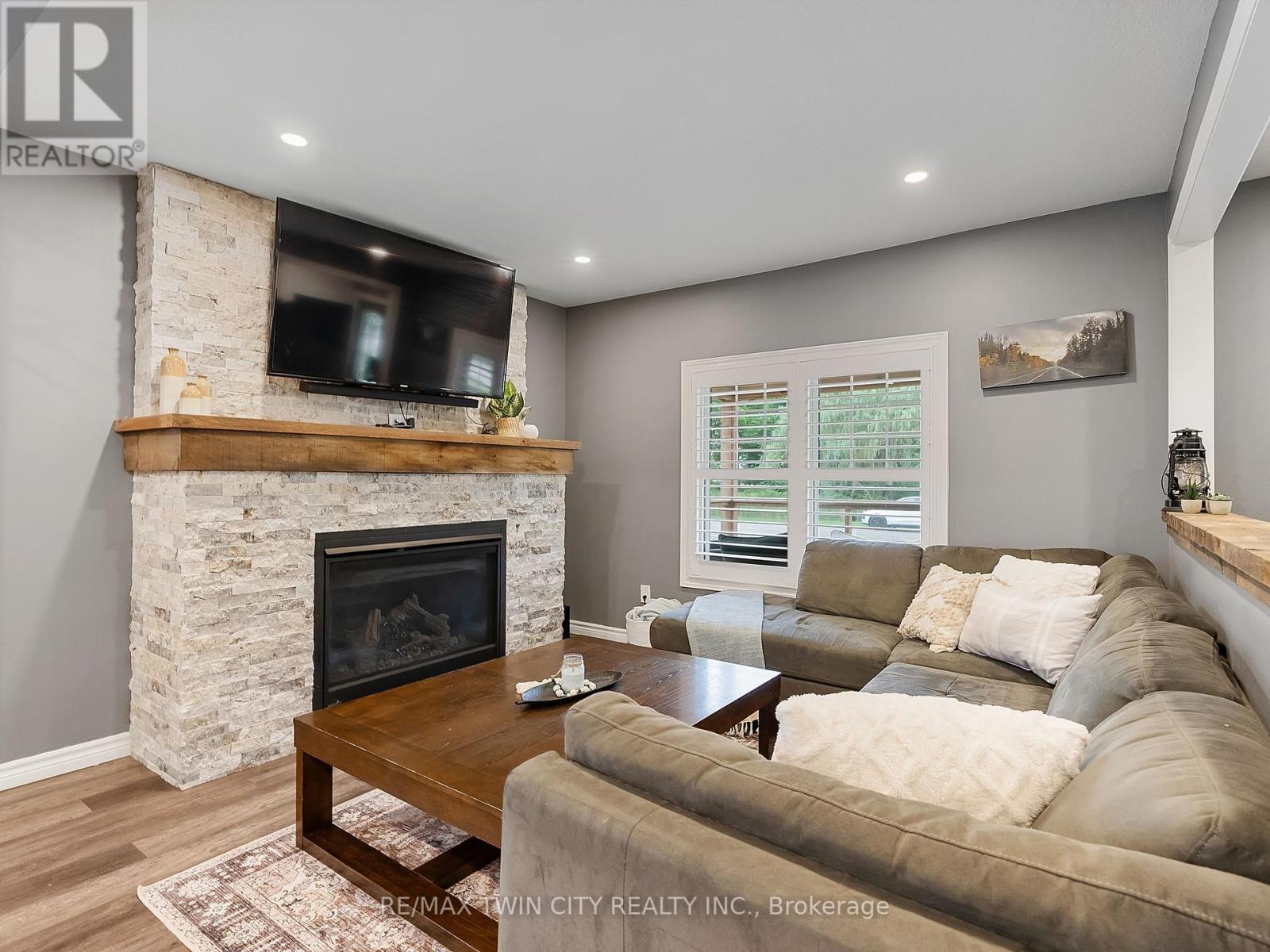 233 Oakland Road, Brant, Ontario  N0E 1R0 - Photo 12 - X12287210