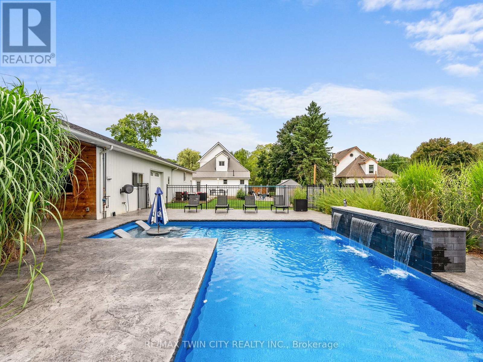 233 Oakland Road, Brant, Ontario  N0E 1R0 - Photo 35 - X12287210
