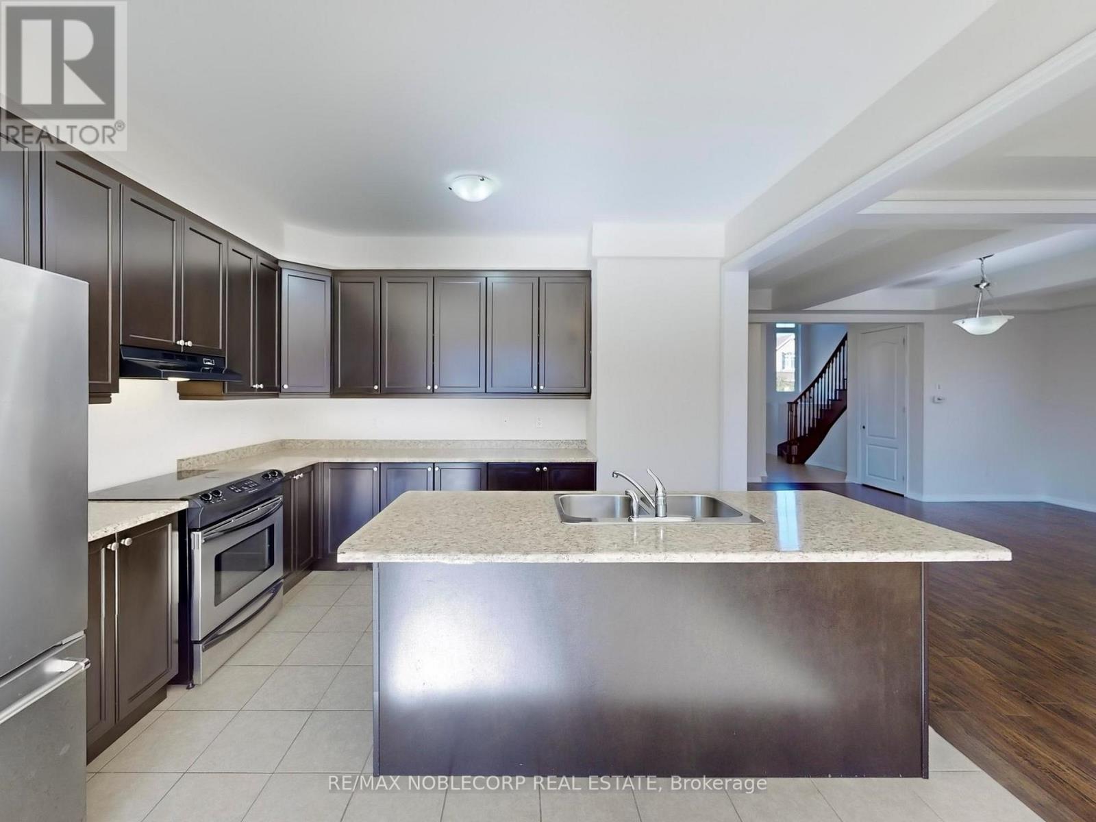 23 Giltspur (Upper) Road, Brampton, Ontario  L7A 0Y8 - Photo 14 - W12287242