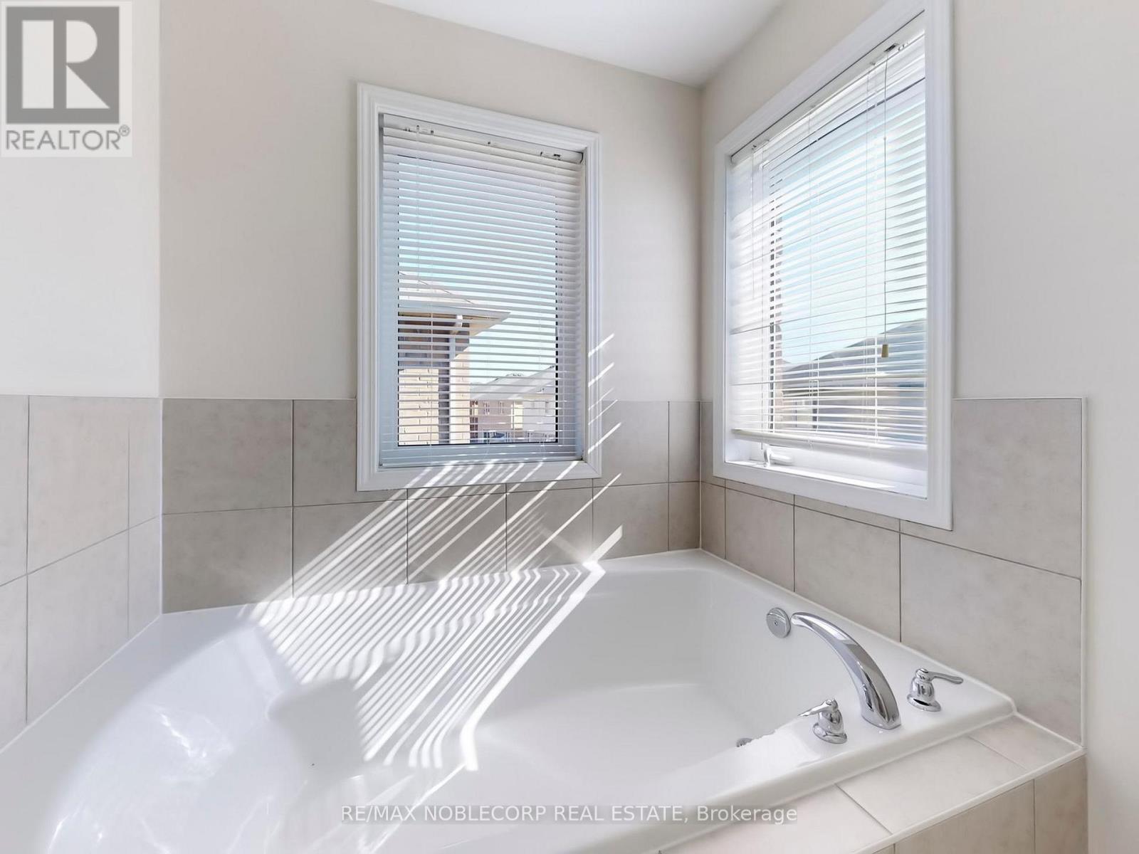 23 Giltspur (Upper) Road, Brampton, Ontario  L7A 0Y8 - Photo 30 - W12287242