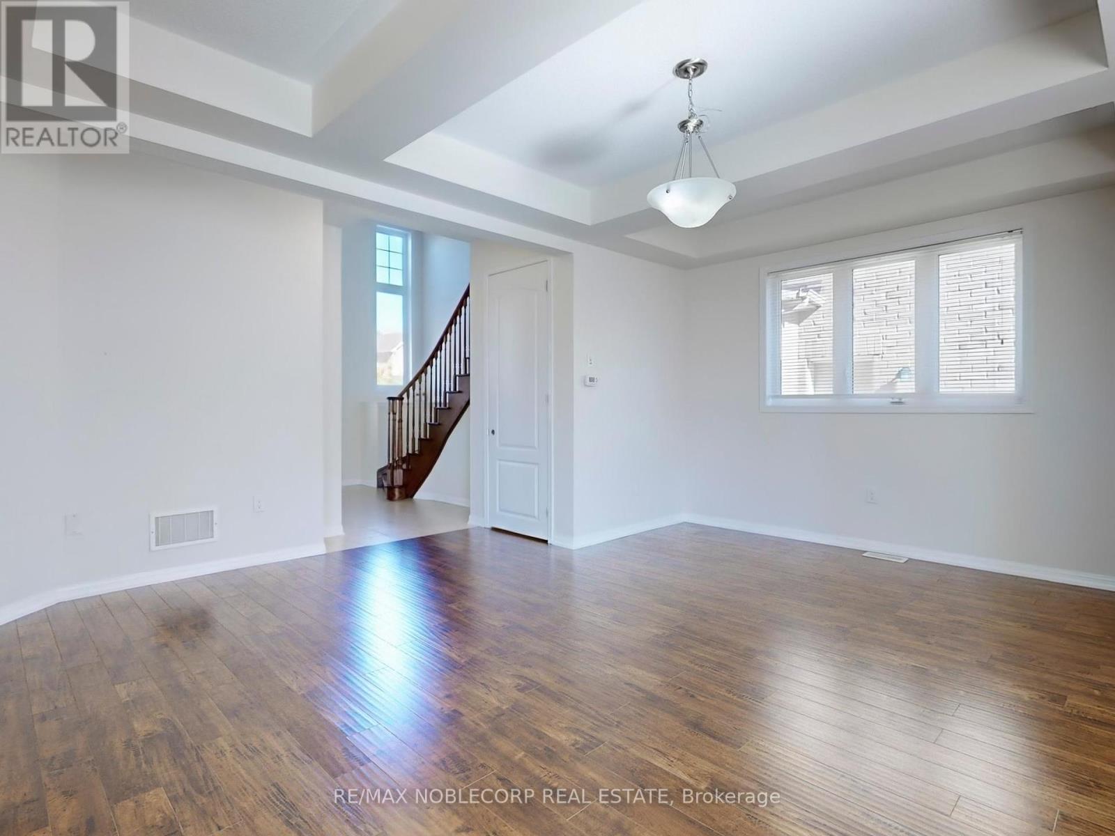 23 Giltspur (Upper) Road, Brampton, Ontario  L7A 0Y8 - Photo 5 - W12287242