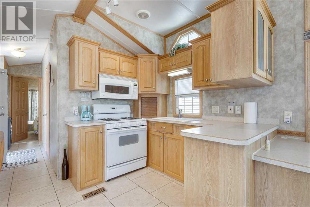 4032, 25054 South Pine Lake Road, Rural Red Deer County, Alberta  T0M 1R0 - Photo 3 - A2227149
