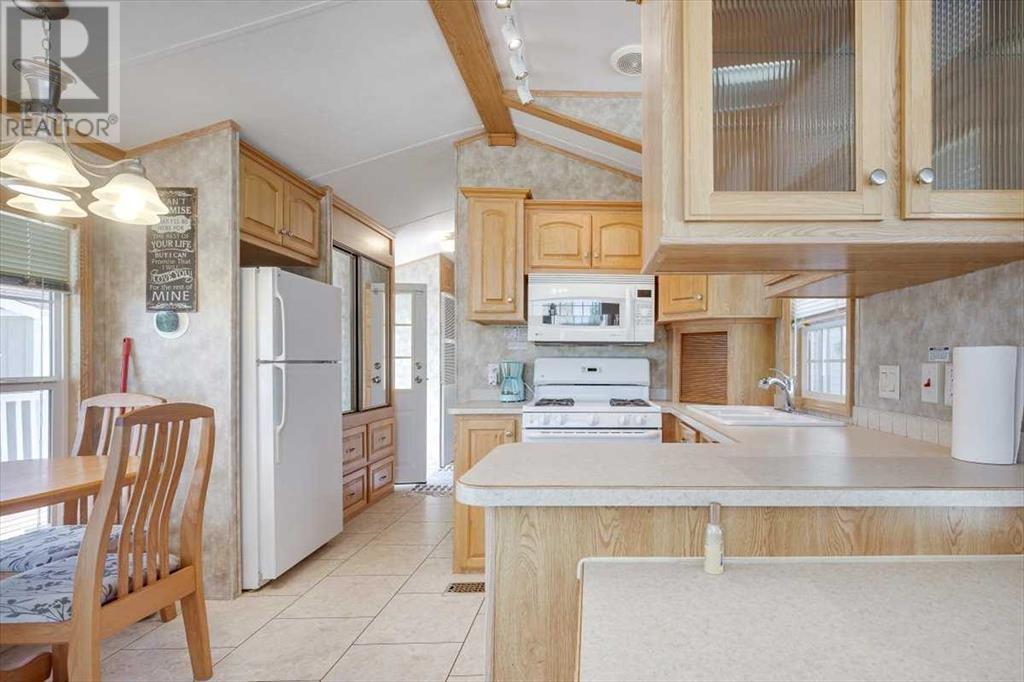 4032, 25054 South Pine Lake Road, Rural Red Deer County, Alberta  T0M 1R0 - Photo 4 - A2227149